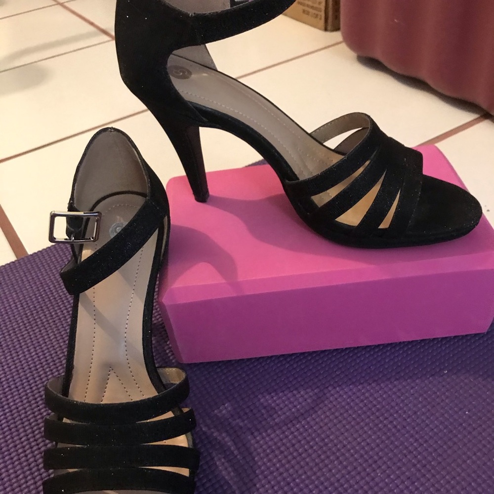Dress Barn 9.5 black glitter 3” Sandal